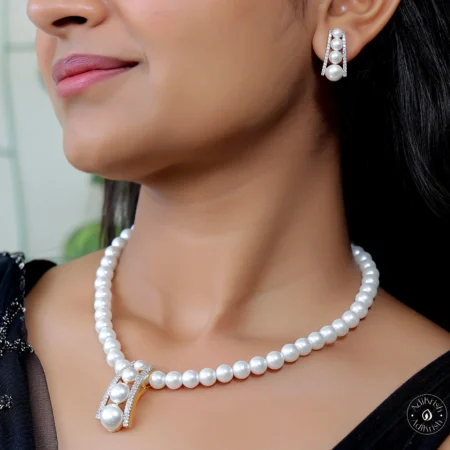 Pearl Beaded Pendant Set