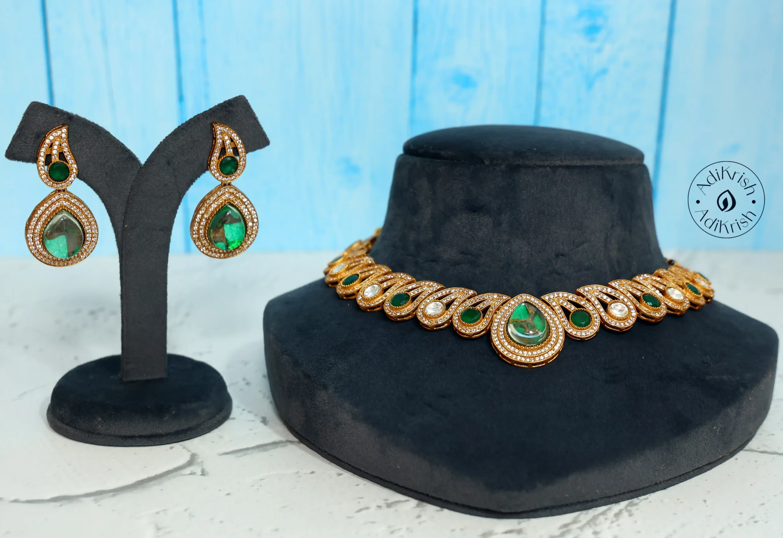 Bright Stone Stud Necklace Set